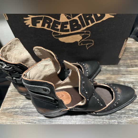 Freebirds Black Studded Ankle Booties NIB NWT - Picture 3 of 8